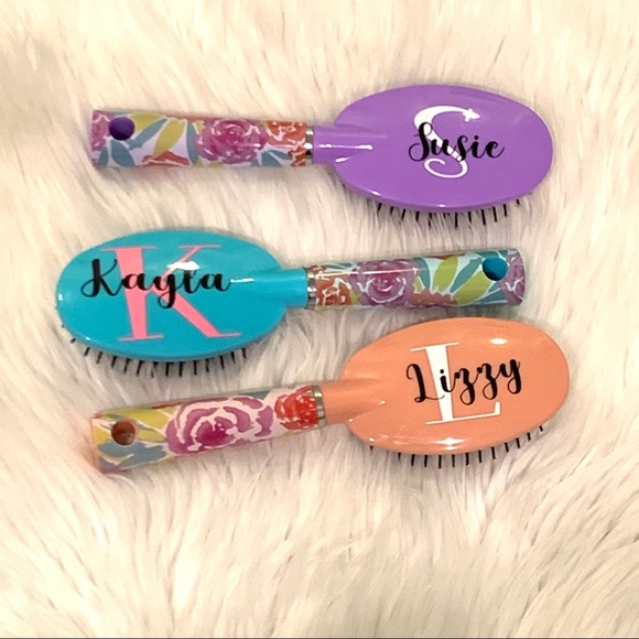 Beauty hairbrush initial name - Picture 4 of 11